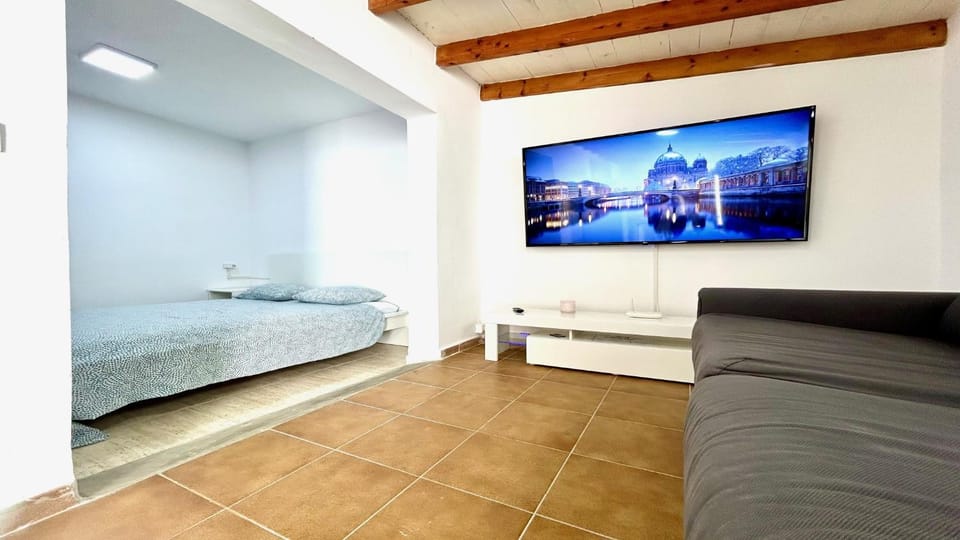 Bed, Living room, Photo of the whole room, Bedroom