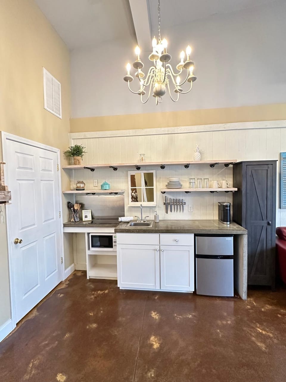 Kitchen or kitchenette, kitchen