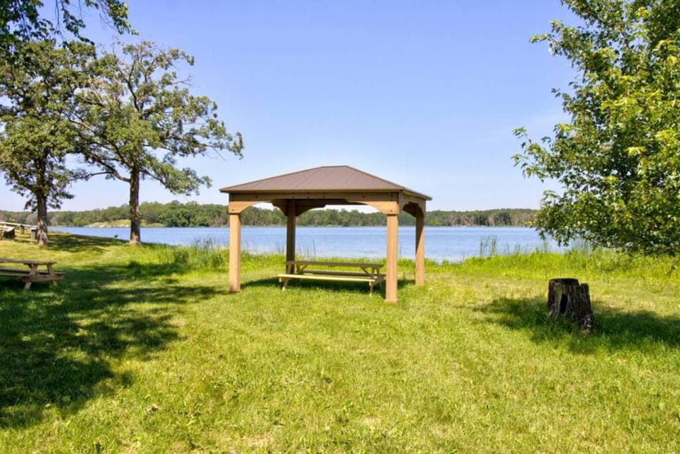 Escape to a Studio Style Hideaway Nature and Lake House in Minnesota