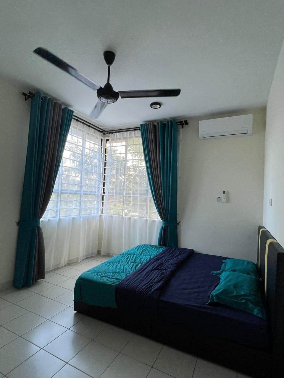 Bed, Bedroom, fireplace, air conditioner
