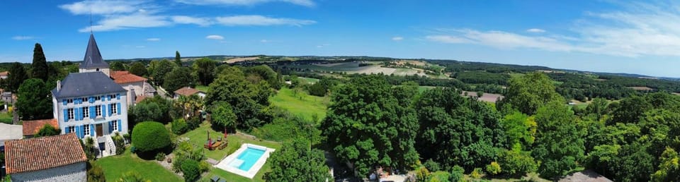 Le Presbytère de St-Laurent (Charente) Villa in Nouvelle-Aquitaine