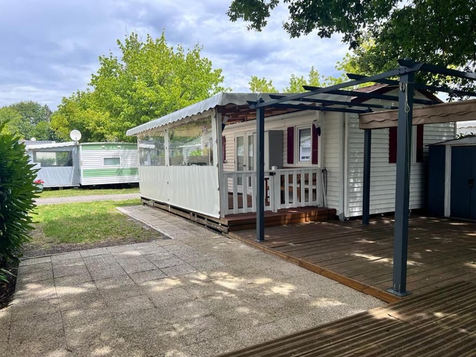 Property building, Patio, Garden, Swimming pool, Breakfast, Parking