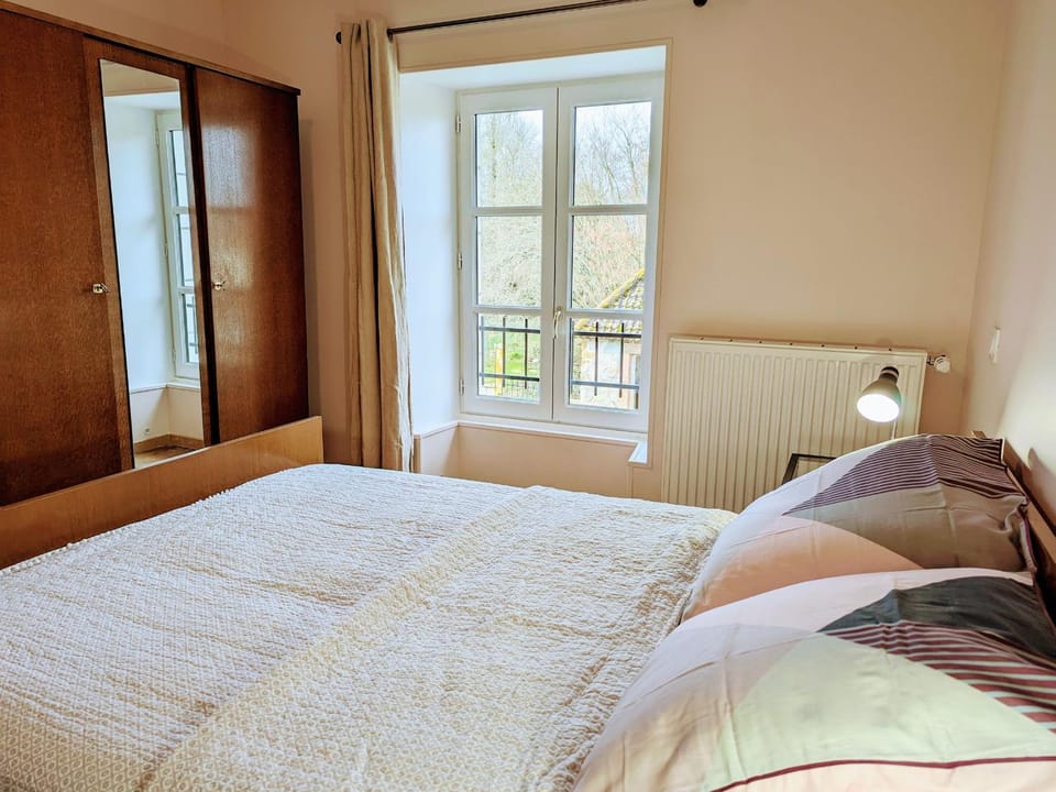 Gîte familial rénové avec piscine, jardin de 1 hectare et vélos à disposition, situé en pleine campagne - FR-1-591-579 House in Centre-Val de Loire