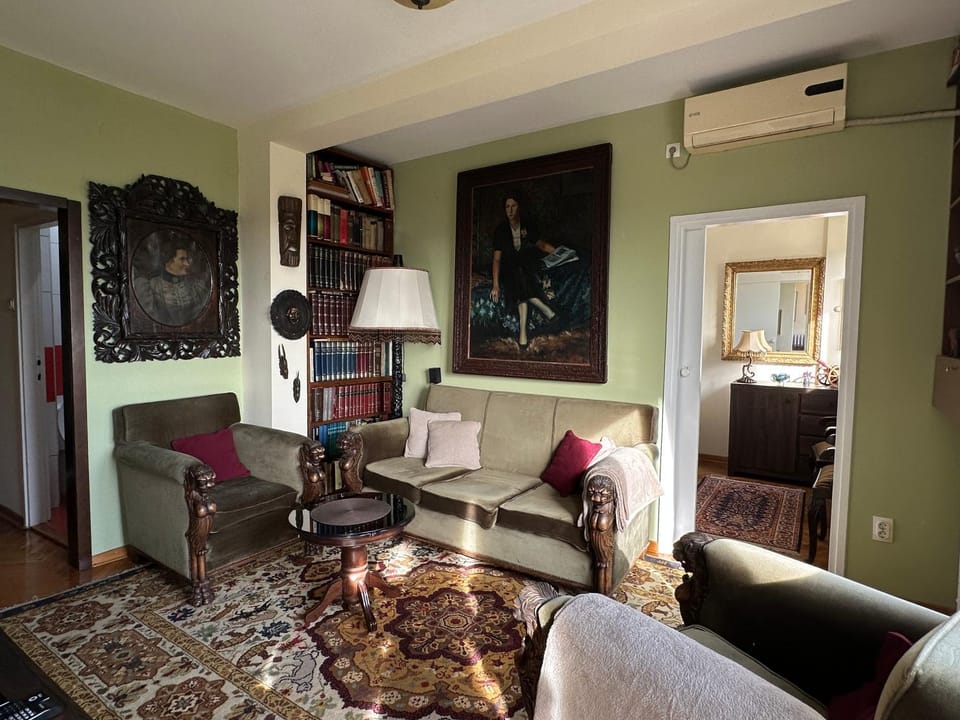 Library, Living room, Seating area