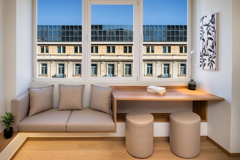 Seating area, Dining area, Location