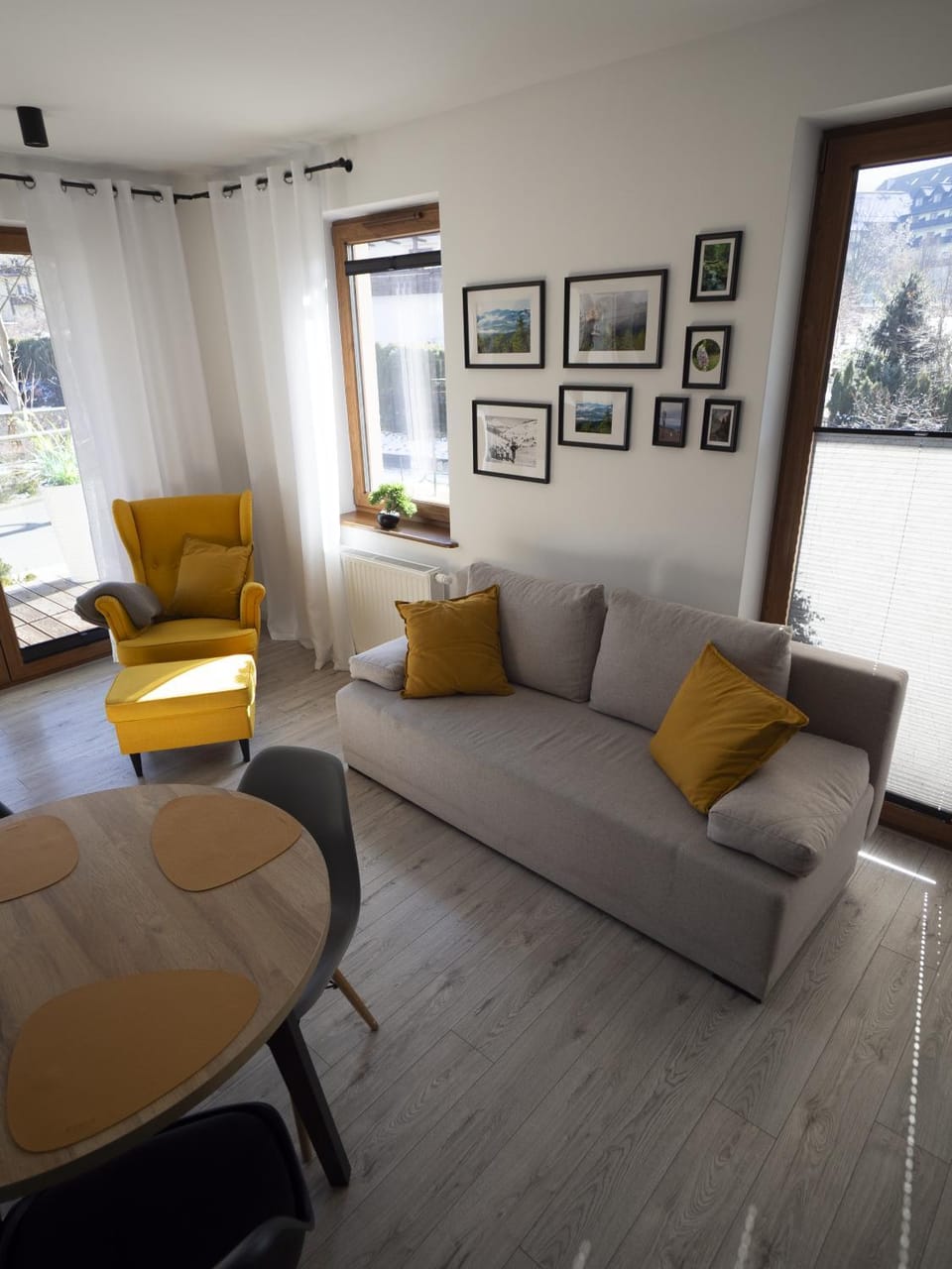Living room, Seating area