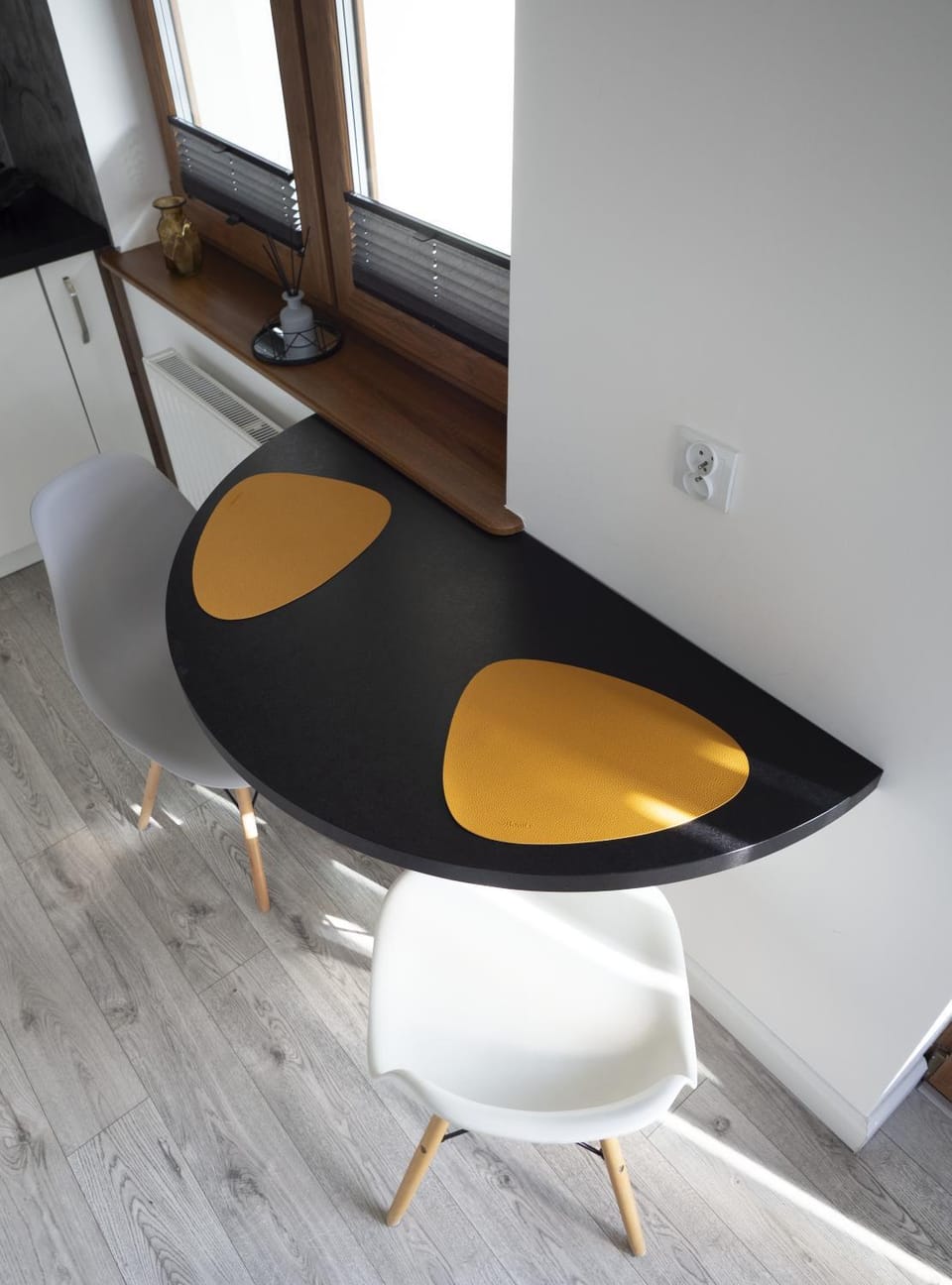 Seating area, Dining area