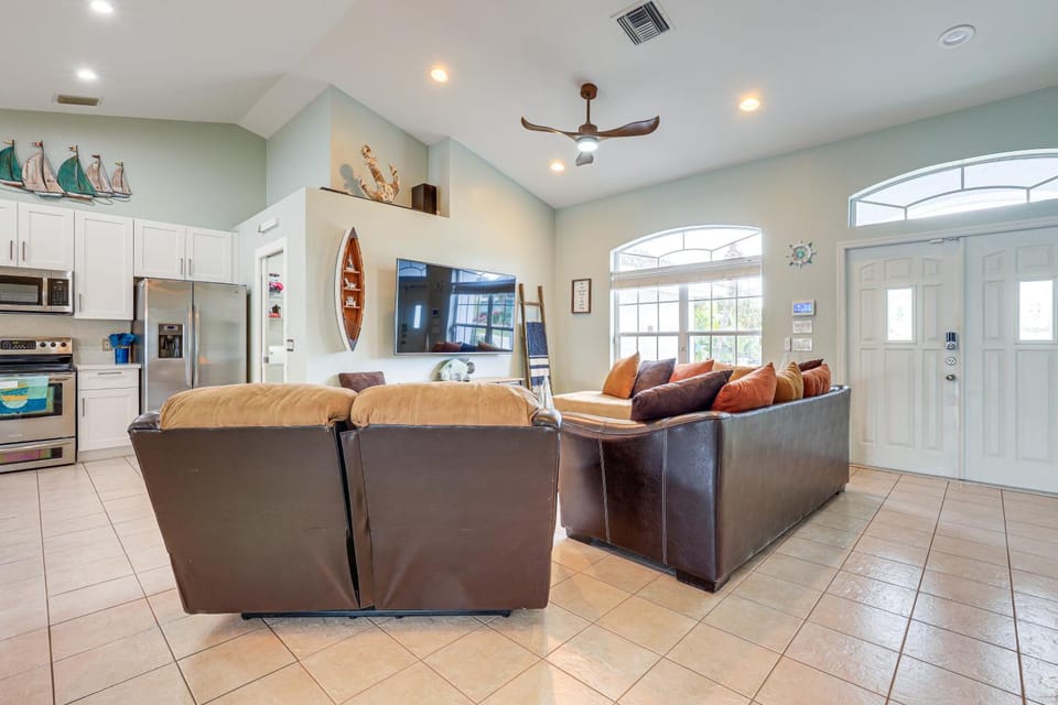 Pet-Friendly Fort Pierce Home with Pool and Kayaks! House in Fort Pierce