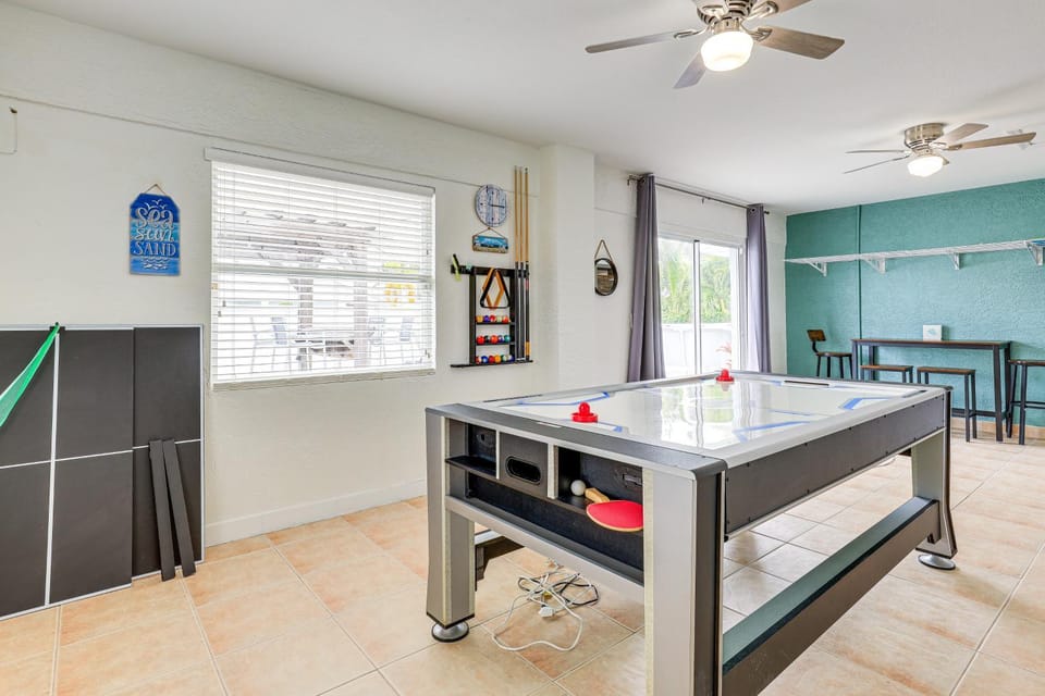 Pet-Friendly Fort Pierce Home with Pool and Kayaks! House in Fort Pierce