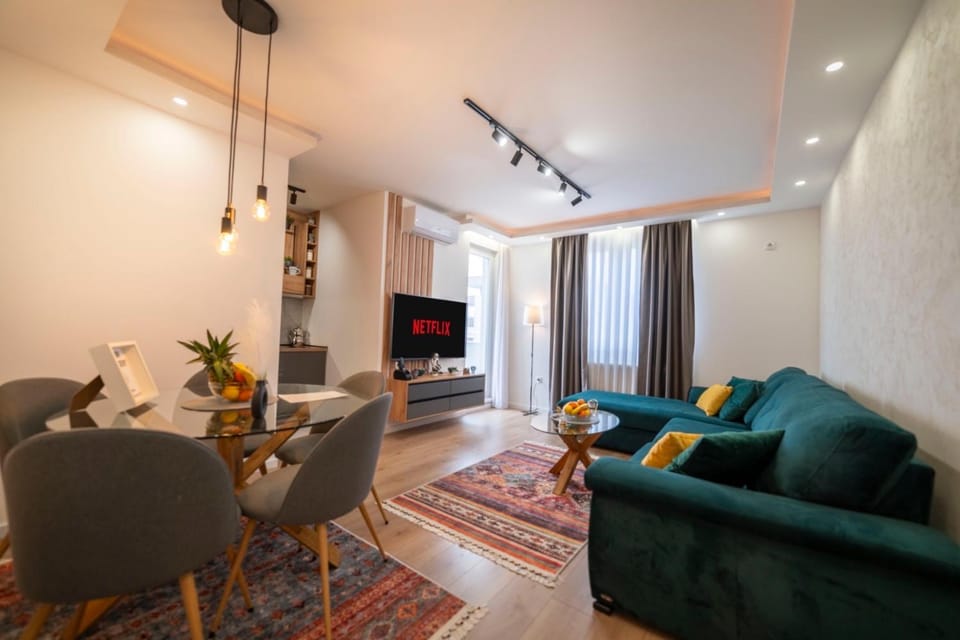 Communal lounge/ TV room, TV and multimedia, Living room, Evening entertainment