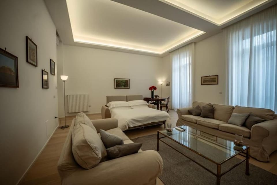 Bed, Living room, Photo of the whole room, Seating area, Bedroom