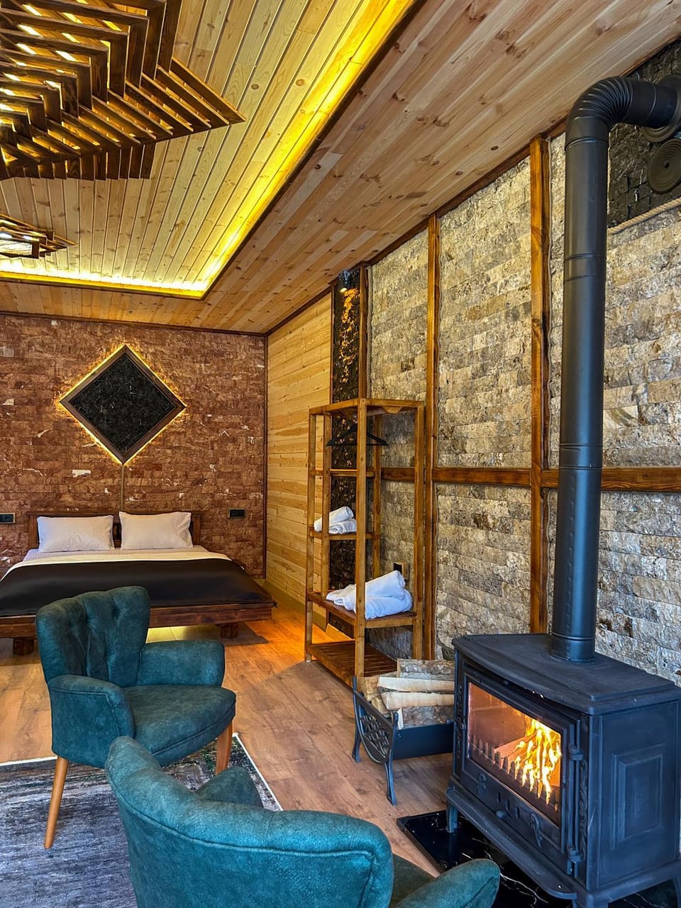 Communal lounge/ TV room, TV and multimedia, Living room, Seating area, Evening entertainment, flat iron