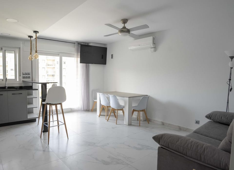 TV and multimedia, Dining area, fireplace