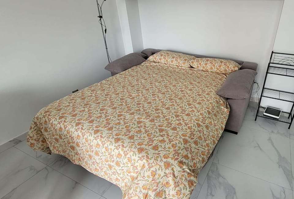 Bed, Dining area
