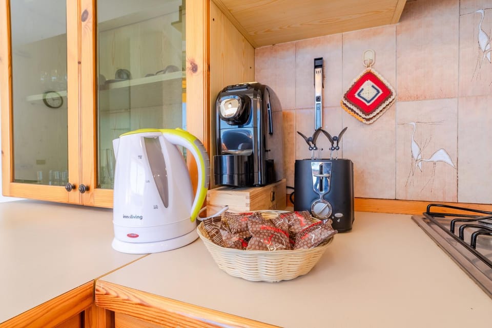 Coffee/tea facilities, Kitchen or kitchenette, Food