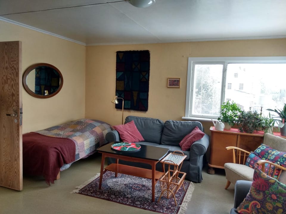 Bed, Seating area, Bedroom
