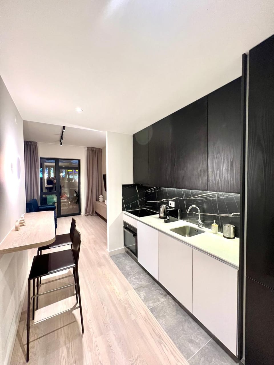 Kitchen or kitchenette, Dining area