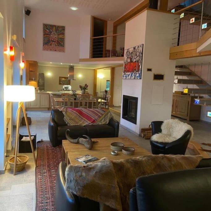 Living room, Dining area