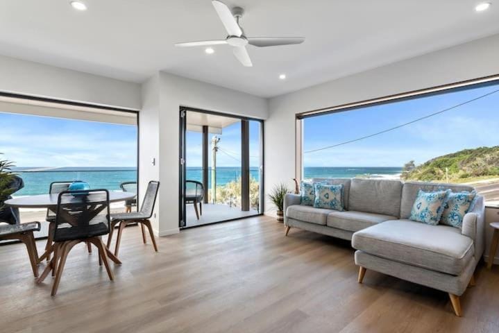 SPECTACULAR THREE BAYS Apartment in Coolum Beach
