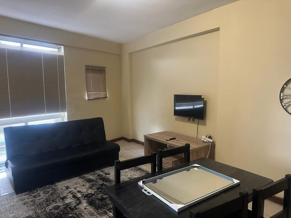 Communal lounge/ TV room, TV and multimedia, Living room, Seating area