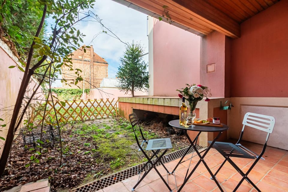 Patio, Dining area