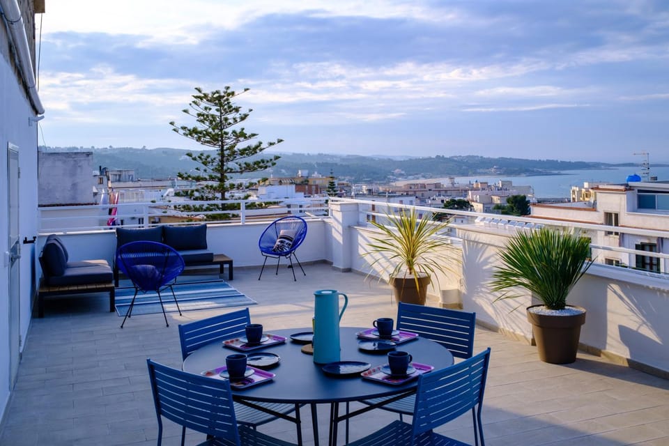 View (from property/room), Balcony/Terrace, Balcony/Terrace, Seating area, Dining area, Sea view