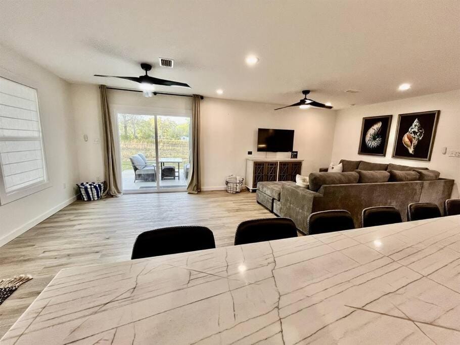 Communal lounge/ TV room, TV and multimedia, Living room, Seating area, Evening entertainment, fireplace