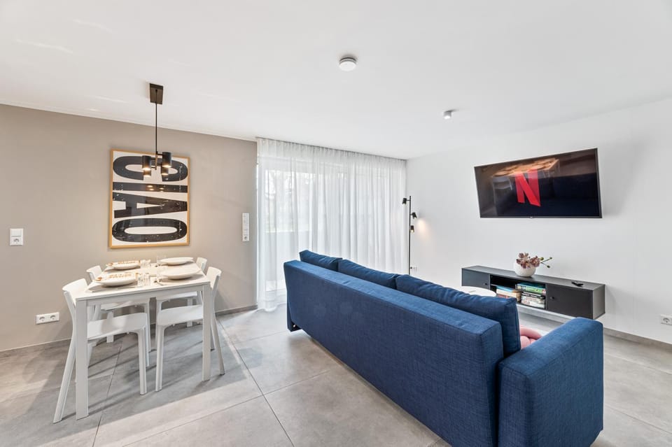 TV and multimedia, Living room, Seating area, Dining area, Evening entertainment