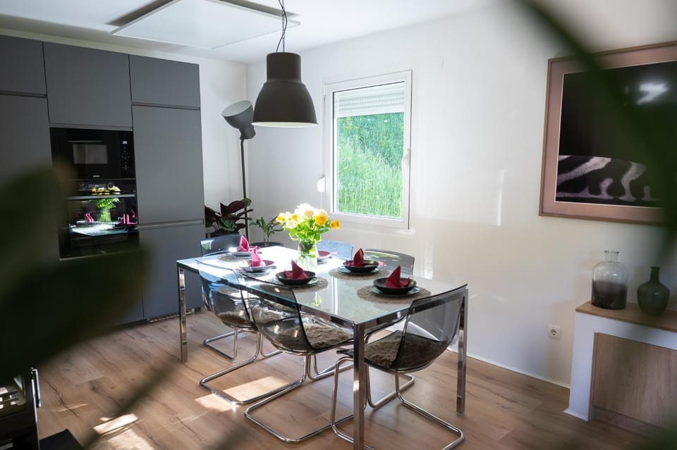 Dining area, kitchen