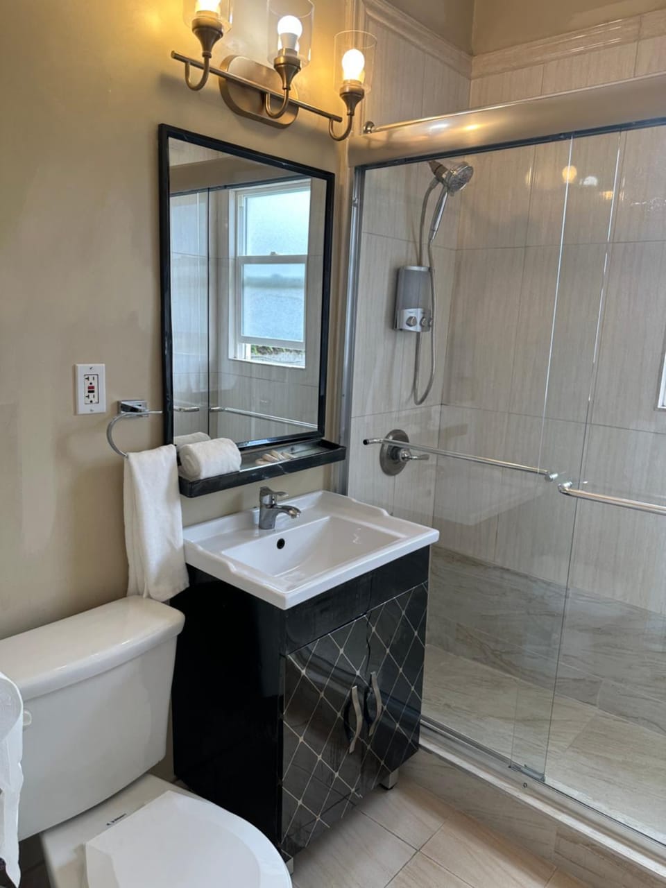 Murano Studio in the Heart of Koreatown Apartment in San Fernando Valley