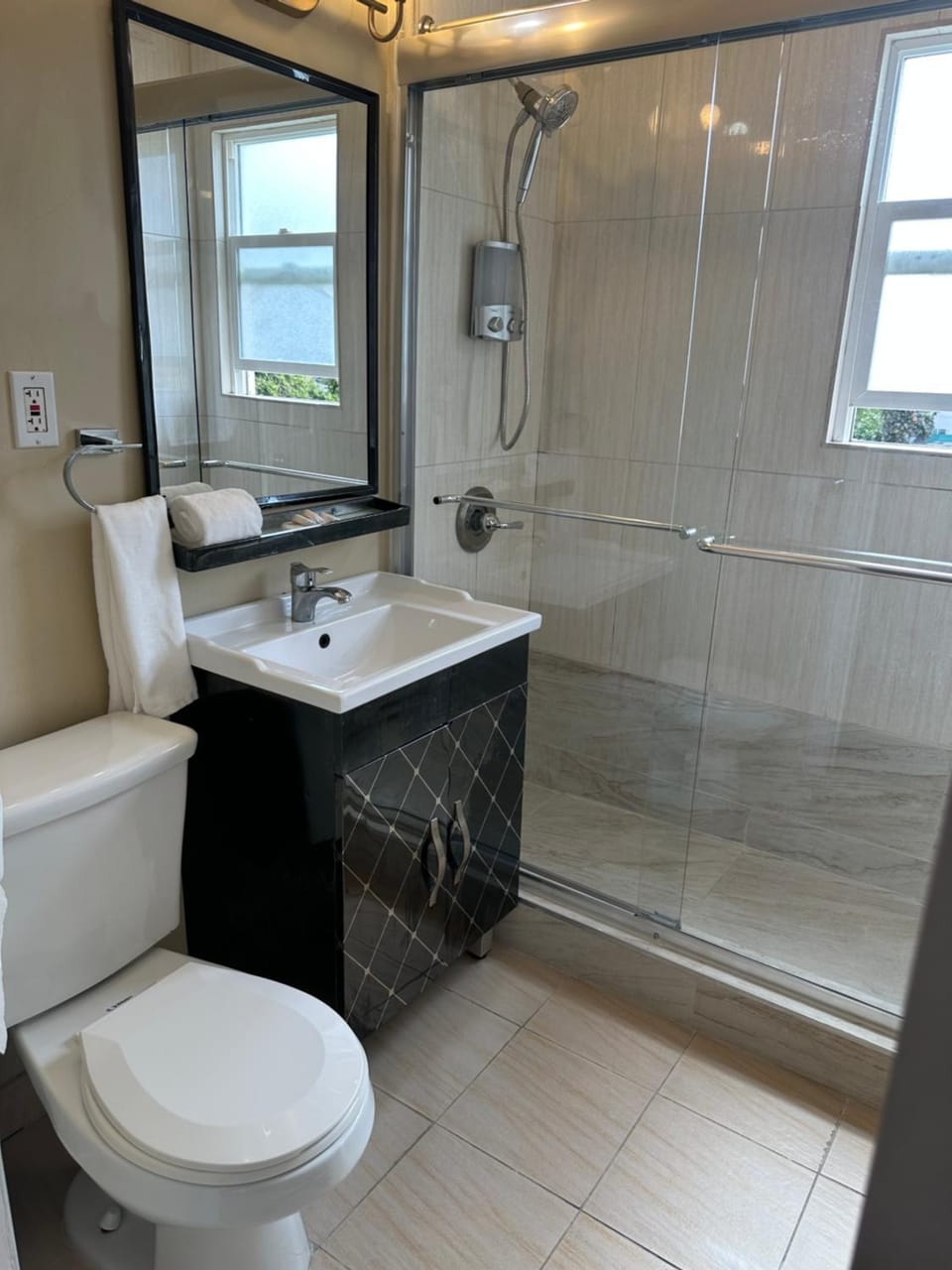 Murano Studio in the Heart of Koreatown Apartment in San Fernando Valley