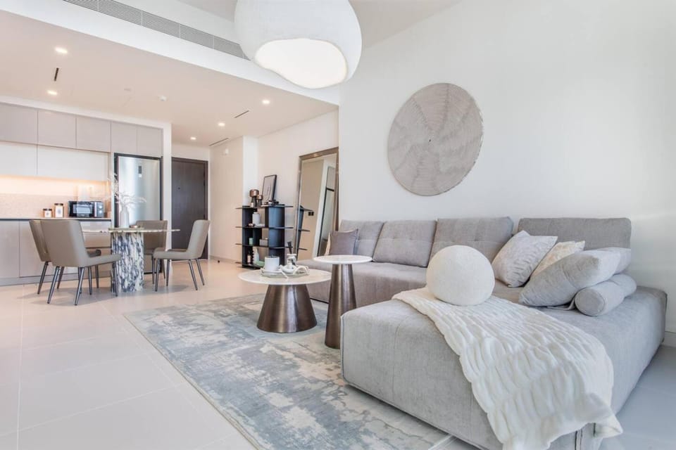 Sky-High 1BR RetreatMarina VistaEmaar Beachfront Apartment in Dubai