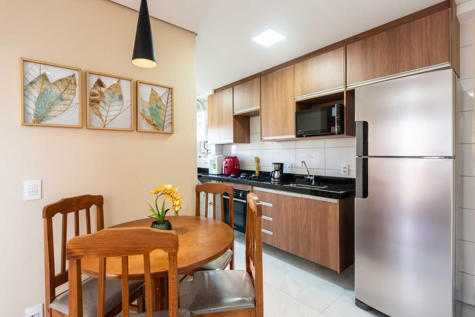 Kitchen or kitchenette, Dining area, minibar, pet friendly, stove
