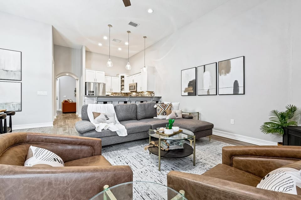 Kitchen or kitchenette, Living room, Seating area, Dining area