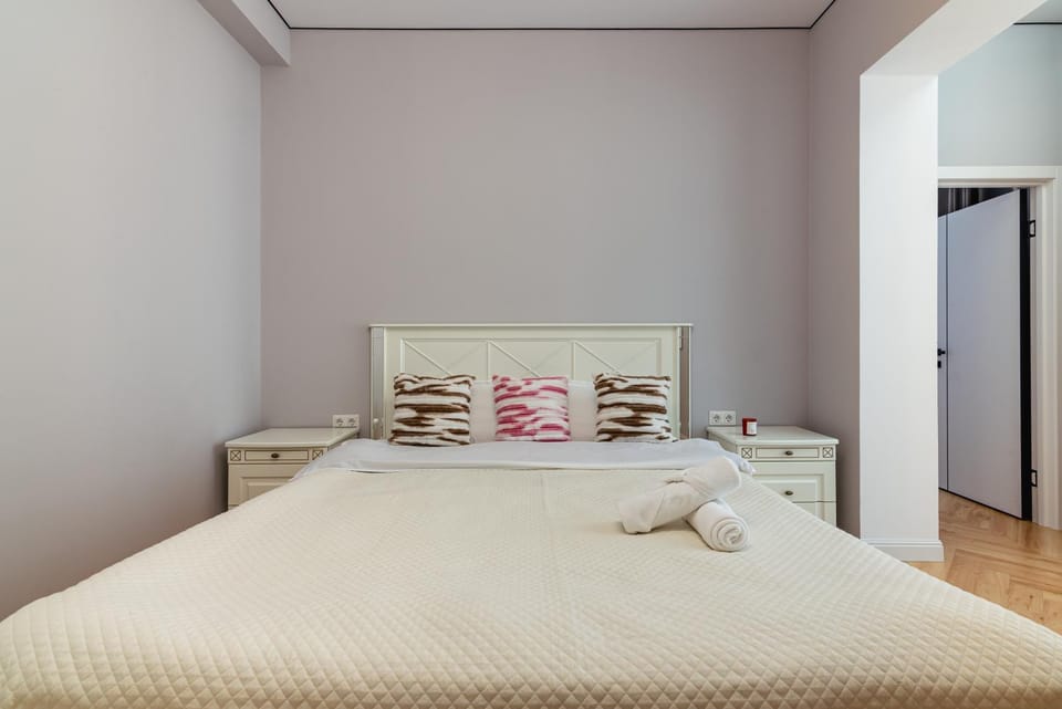 3-комн квартира рядом с MEGA сканди-минимализм 6 чел Apartment in Almaty