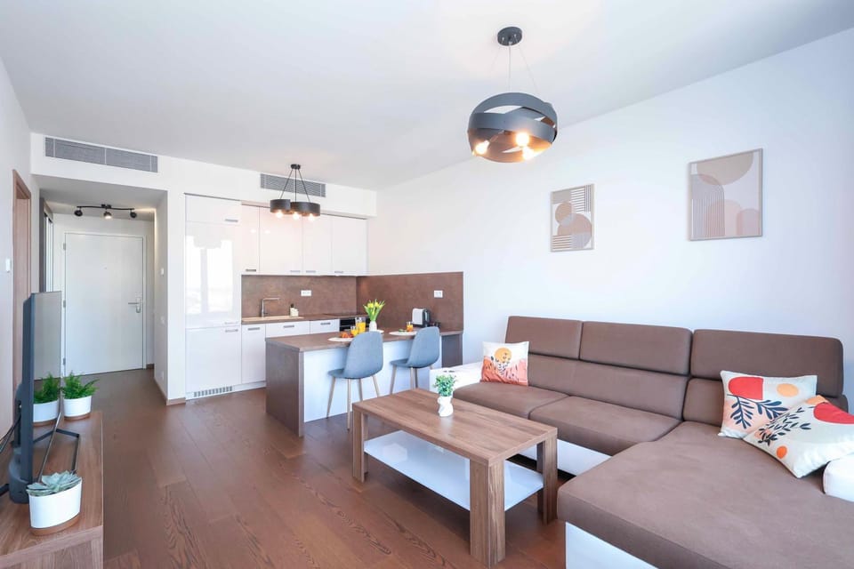 Kitchen or kitchenette, Living room, Seating area, Dining area