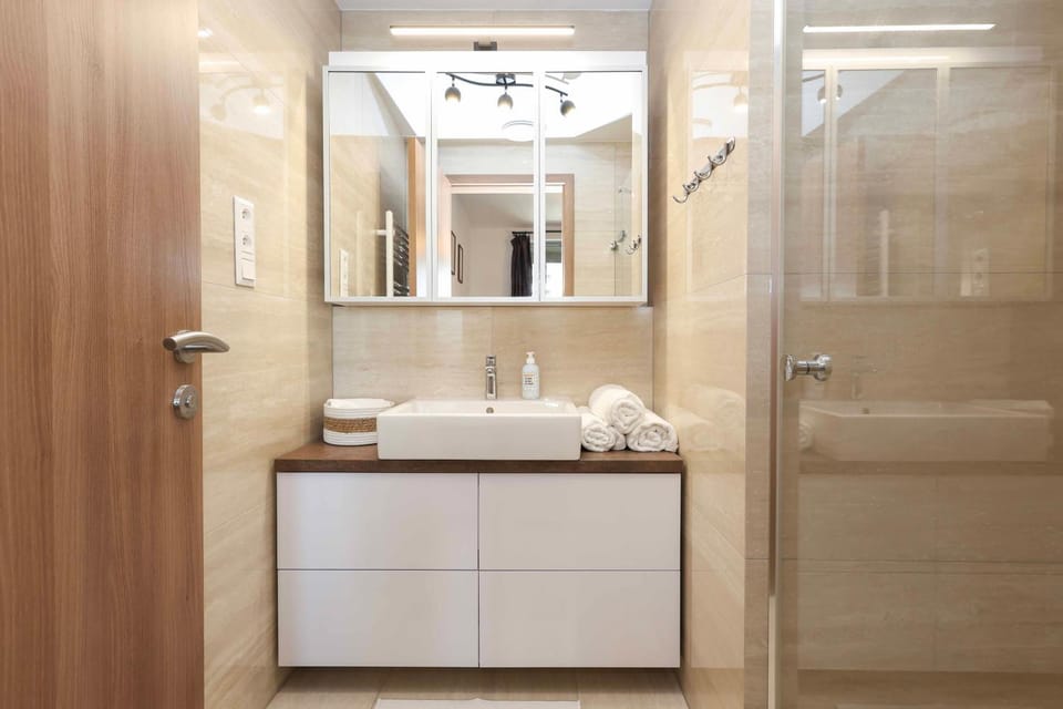 Shower, Bathroom, towels