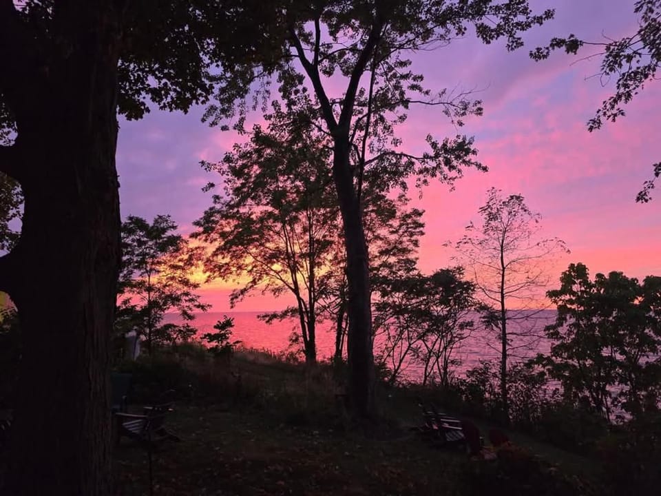Coastal Lake Erie Cottage with Amazing Water Views! House in Lake Erie