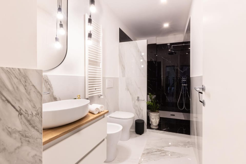 Shower, Toilet, Bathroom, Bath