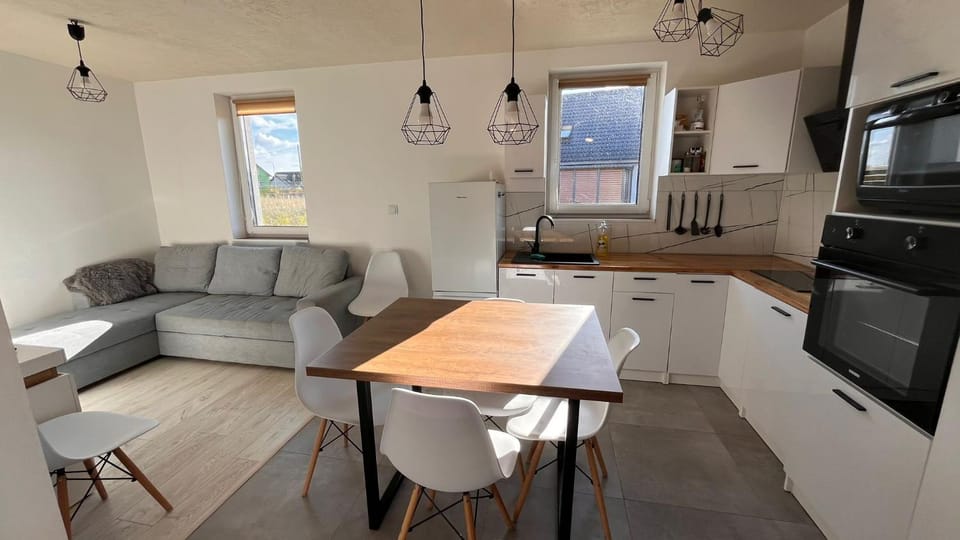 Kitchen or kitchenette, Living room, Seating area, Dining area, oven, stove
