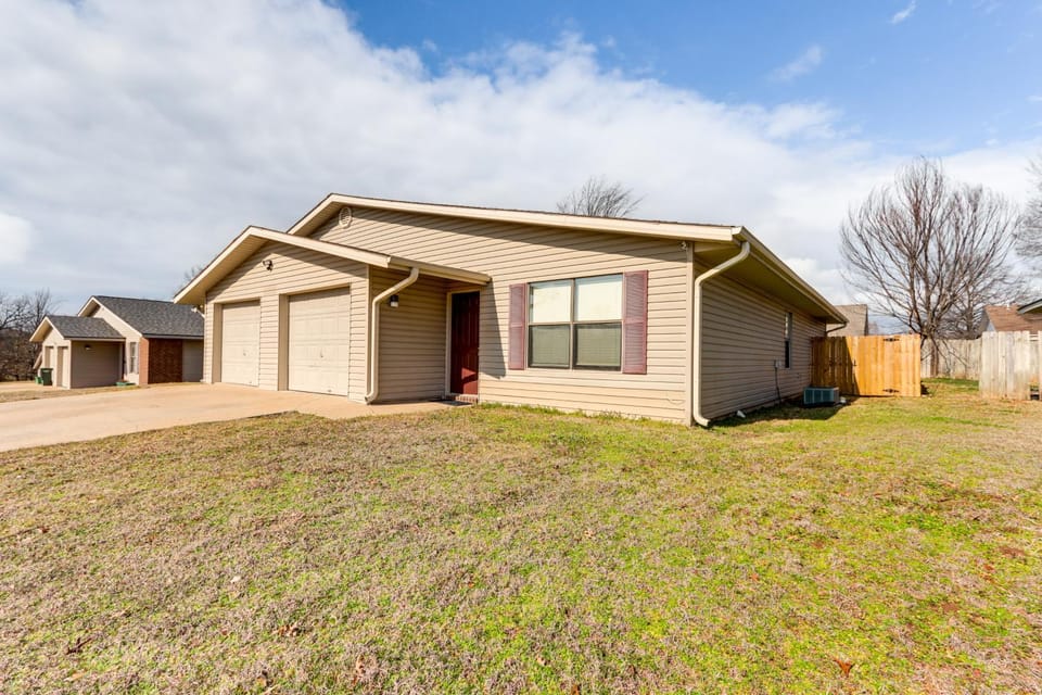 Furnished Fayetteville Home Near Campus & Care House in Fayetteville