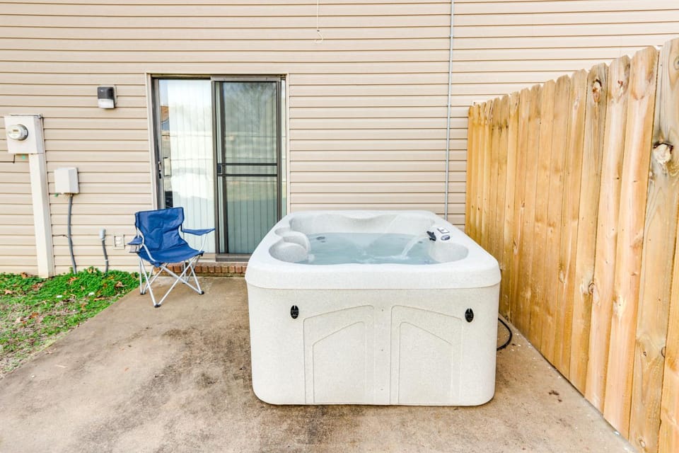 3 Mi to Campus: Fayetteville Home w/ Hot Tub! House in Fayetteville