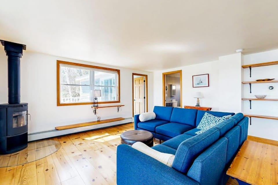 Kitchen or kitchenette, dishwasher, minibar, stove, kitchen