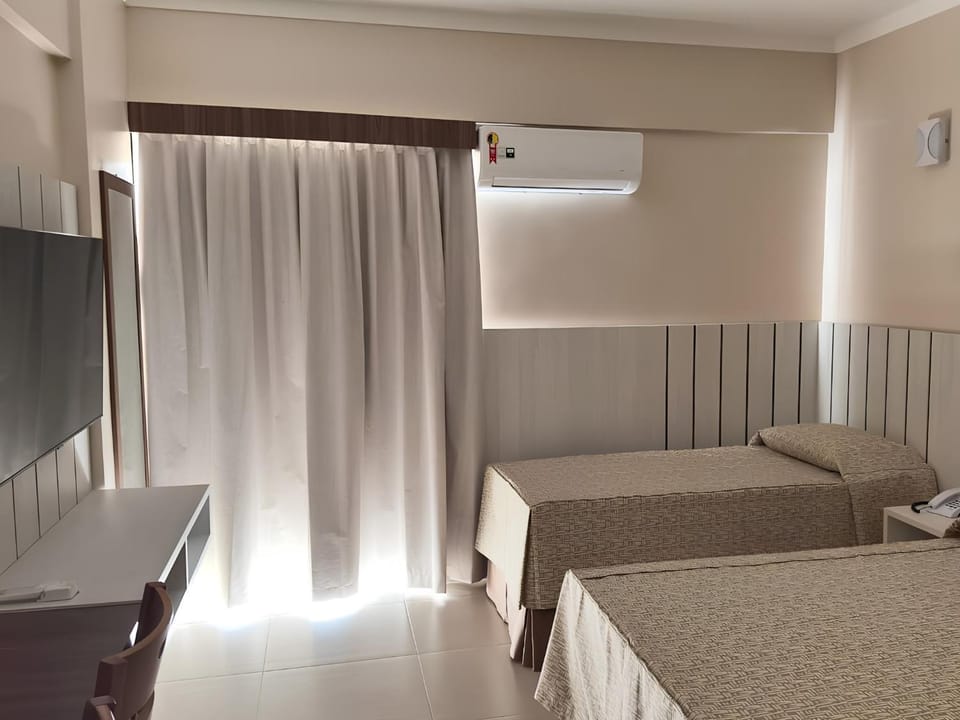 Bed, TV and multimedia, Photo of the whole room, Bedroom, air conditioner