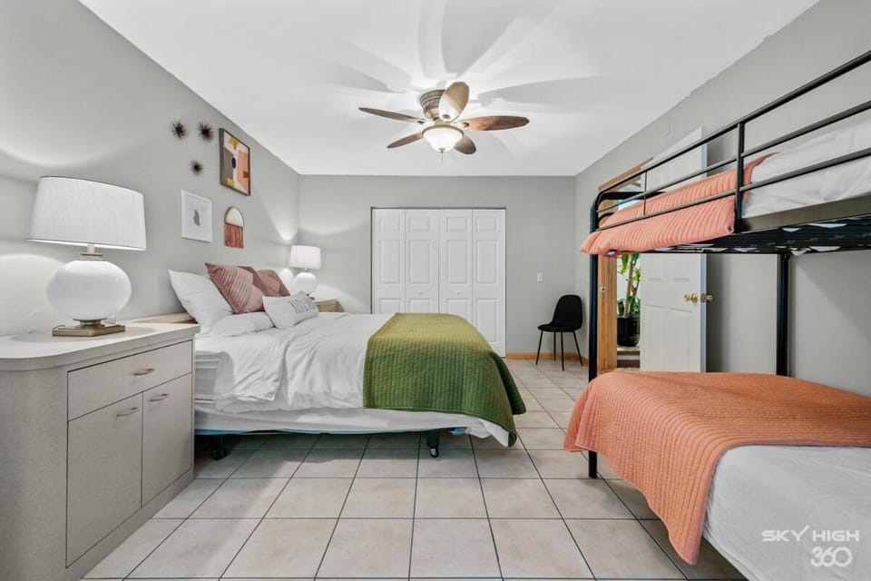 MCM Lakehouse - Direct Lake Access - Sleeps 8 House in Beaver Lake