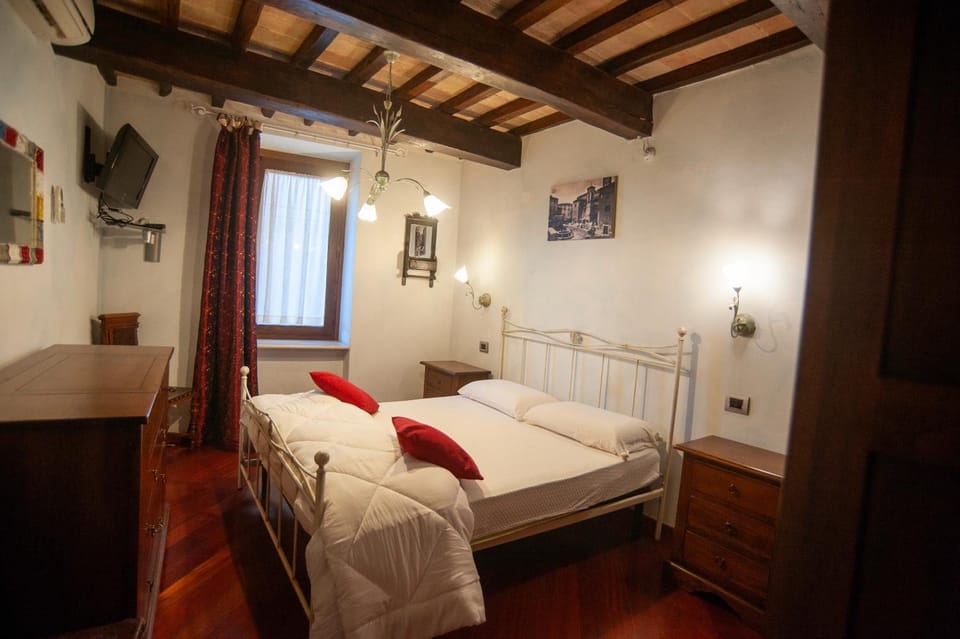 Bed, TV and multimedia, Photo of the whole room, Bedroom, air conditioner, air conditioner