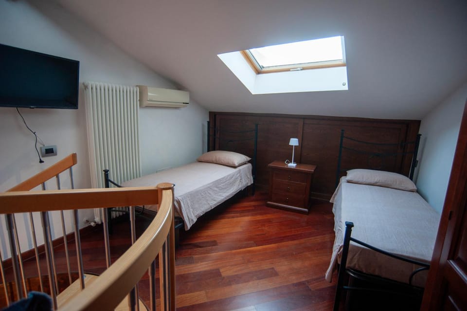 Bed, TV and multimedia, Photo of the whole room, Bedroom, internet, microwave, wardrobe, air conditioner, air conditioner