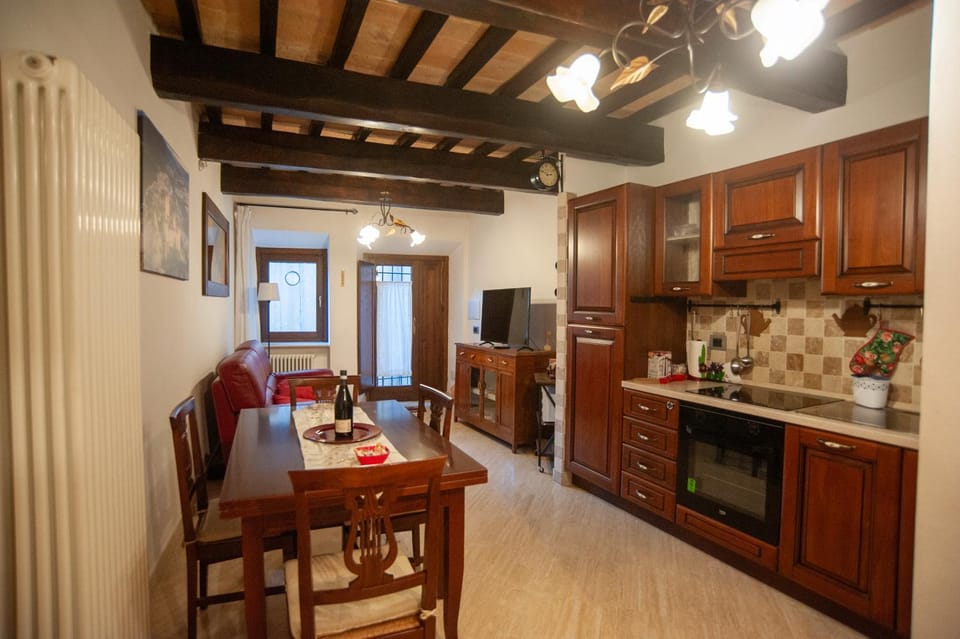 Communal lounge/ TV room, TV and multimedia, Kitchen or kitchenette, Living room, Dining area, minibar, pet friendly, stove, kitchen