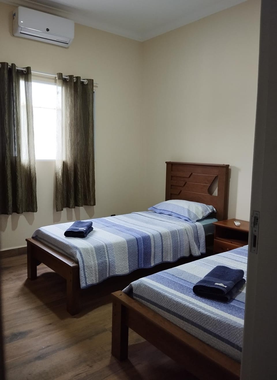 Bed, Bedroom, towels, air conditioner