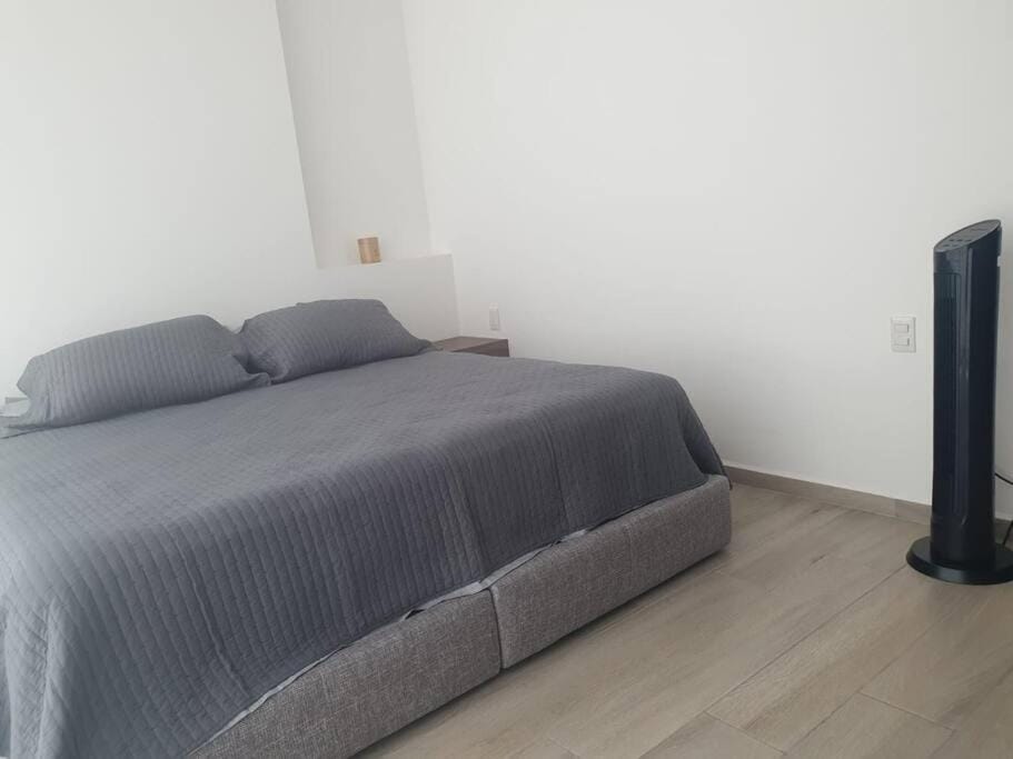 Acogedor ubicadismo 2r 5p con alberca y amenidades Apartment in Santiago de Queretaro